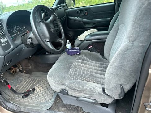 Used 2002 Chevrolet S10 Pickup LS w/ LS Preferred Equipment Group RWD image 4