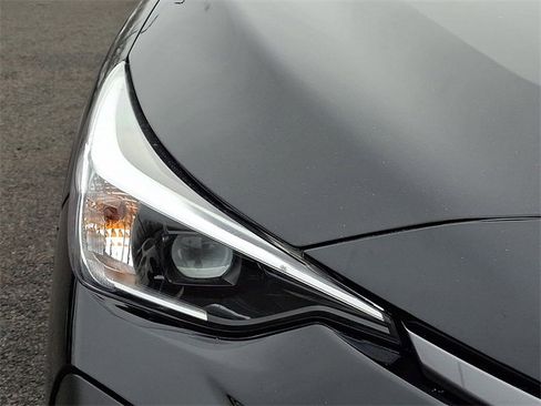 Used 2025 Subaru Crosstrek 2.0i Premium image 10