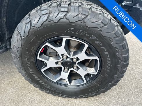 Used 2023 Jeep Wrangler Unlimited Rubicon w/ Cold Weather Group AWD/4WD image 35