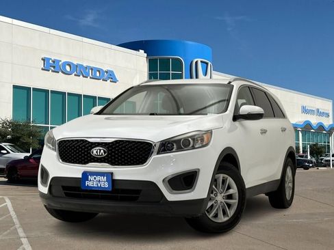 Used 2016 Kia Sorento LX image 1
