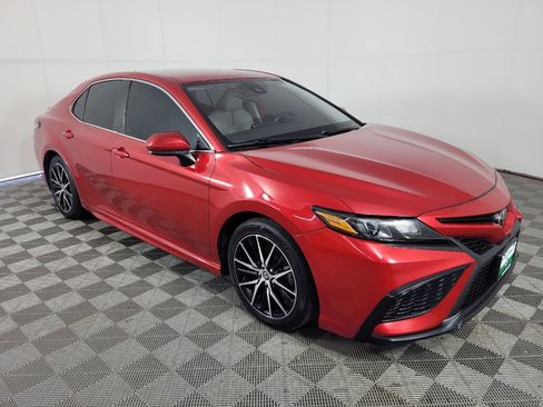 Used 2021 Toyota Camry SE FWD image 13