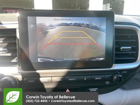 Used 2025 Hyundai Venue SEL image 19