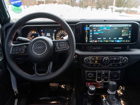 Used 2024 Jeep Wrangler Unlimited Rubicon image 13