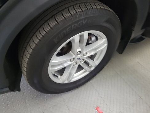 Used 2023 Ford Explorer XLT w/ Equipment Group 202A AWD/4WD image 31