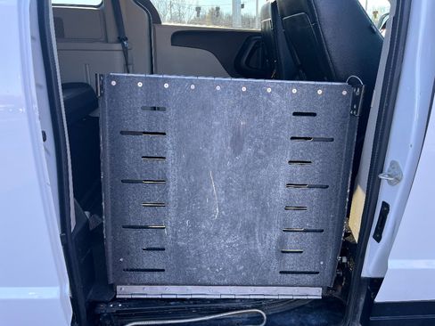 Used 2018 Dodge Grand Caravan SXT image 17