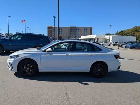 New 2026 Volkswagen Jetta SE image 6