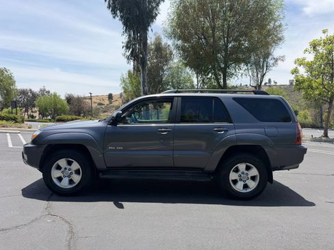 Used 2005 Toyota 4Runner Sport AWD/4WD image 2
