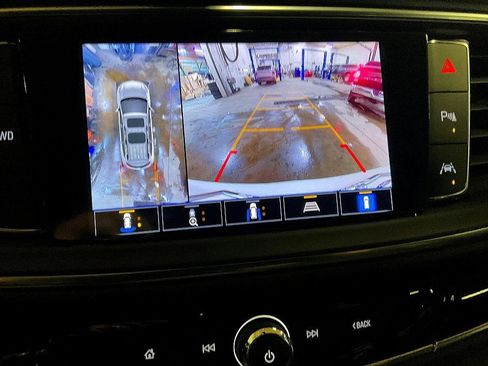 Used 2024 Buick Enclave Avenir image 20