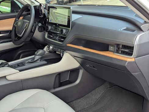 Used 2026 Toyota Grand Highlander Platinum image 30