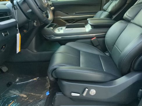 New 2026 Lincoln Navigator L Premier image 11