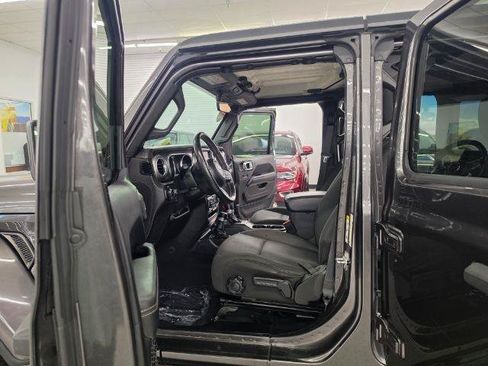 Used 2019 Jeep Wrangler Unlimited Sahara AWD/4WD image 34