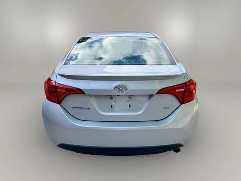 Used 2018 Toyota Corolla SE FWD image 3