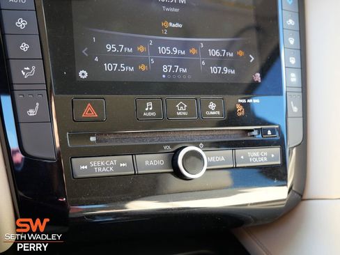 Used 2019 INFINITI QX50 Luxe w/ Navigation Package image 18