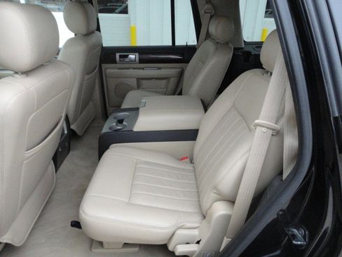 Used 2006 Lincoln Navigator Luxury image 12