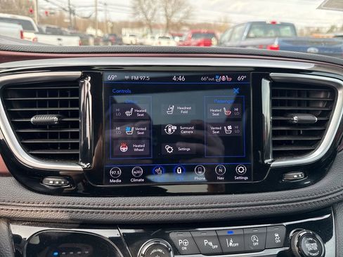 Used 2019 Chrysler Pacifica Limited w/ Advanced Safetytec Group image 39