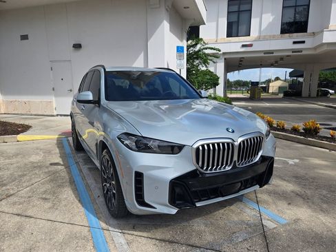 Used 2024 BMW X5 sDrive40i w/ M Sport Package RWD image 3