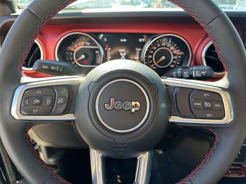 Used 2023 Jeep Wrangler Unlimited Rubicon image 18