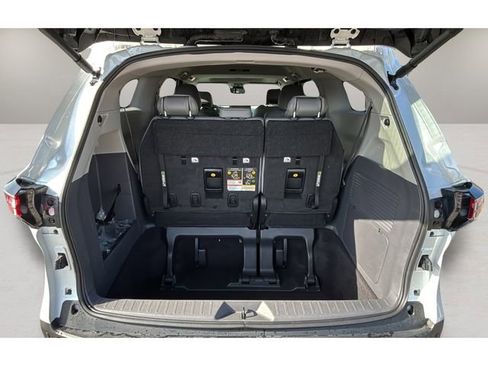 Used 2023 Toyota Sienna XLE w/ XLE Plus Package FWD image 32
