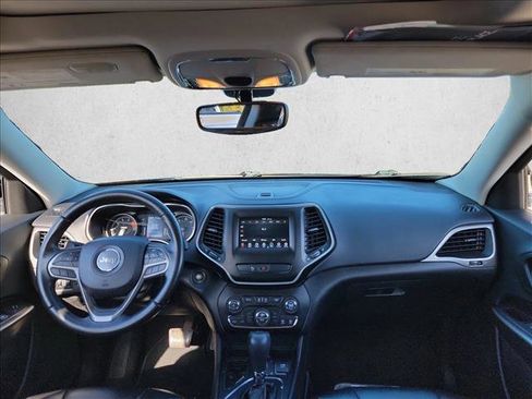 Used 2019 Jeep Cherokee Latitude Plus w/ Comfort/Convenience Group image 17