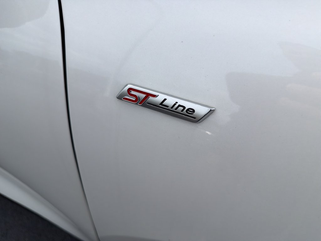 Used 2025 Ford Escape ST-Line w/ Tech Pack #1 FWD image 21