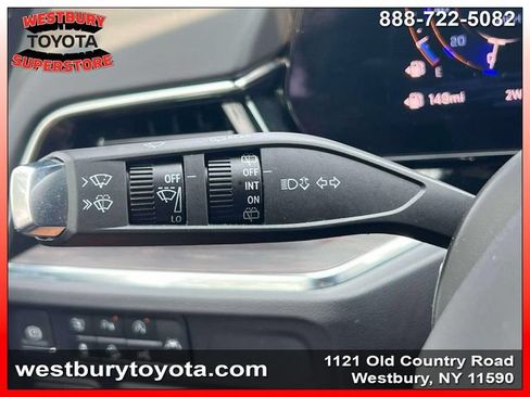 Used 2025 Chevrolet Suburban Z71 AWD/4WD image 27