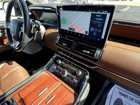 Used 2024 Lincoln Navigator Reserve image 12
