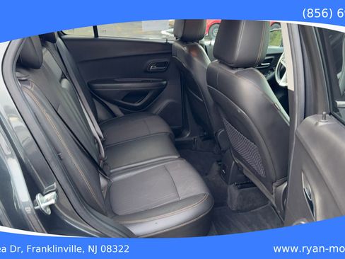 Used 2018 Chevrolet Trax LT w/ LT Convenience Package image 14