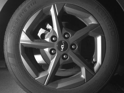 Used 2025 Kia K4 LXS image 15