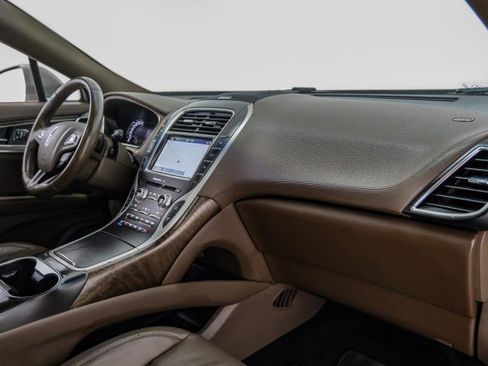 Used 2016 Lincoln MKX Reserve w/ Technology Package FWD image 10