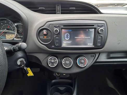 Used 2018 Toyota Yaris L image 27