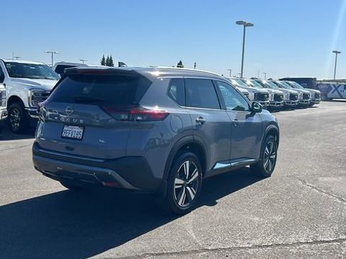 Used 2023 Nissan Rogue SL w/ SL Premium Package image 3