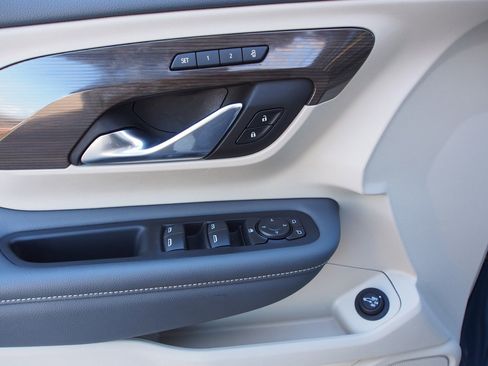 Used 2024 GMC Terrain Denali w/ Denali Premium Package image 19