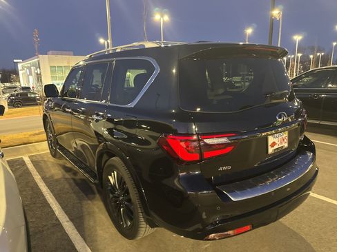 Used 2022 INFINITI QX80 Premium Select w/ All-Season Package image 2