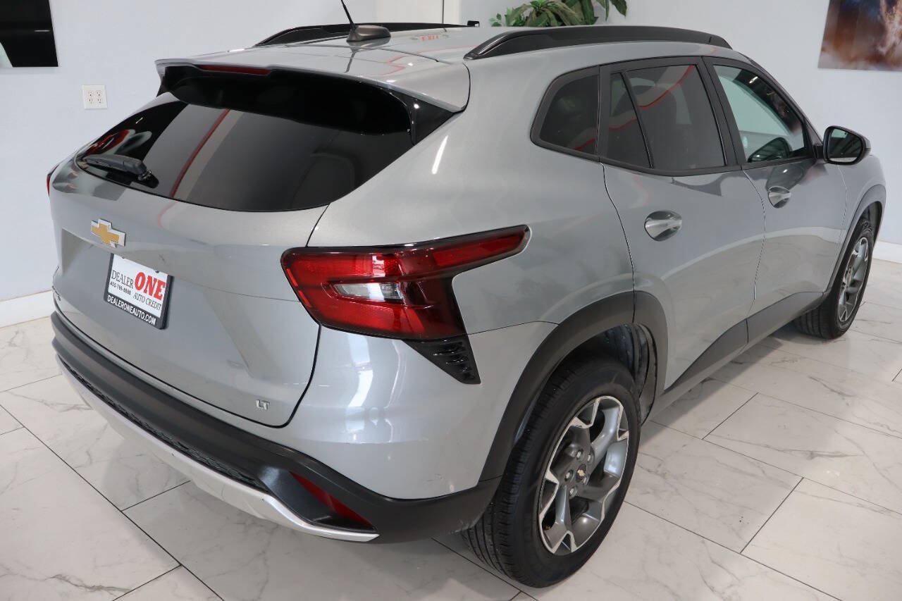 Used 2024 Chevrolet Trax LT FWD image 4