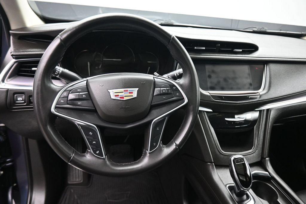Used 2018 Cadillac XT5 Luxury w/ Driver Awareness Package FWD image 16