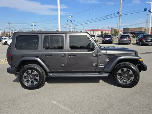 Used 2018 Jeep Wrangler Unlimited Sahara image 17
