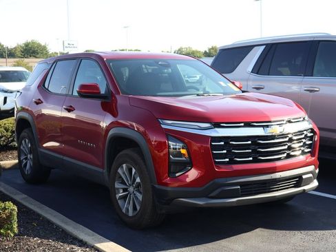 Used 2025 Chevrolet Equinox LT AWD/4WD image 3
