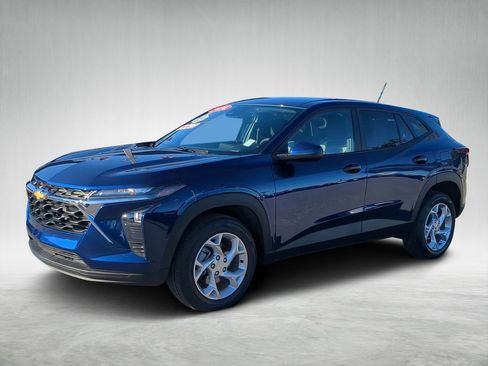 Used 2024 Chevrolet Trax LS w/ LS Convenience Package image 7