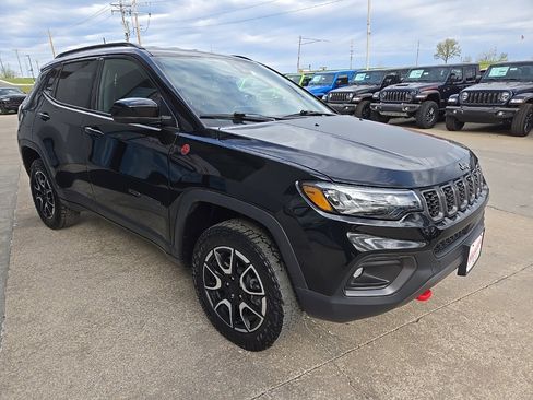 Used 2024 Jeep Compass Trailhawk image 16
