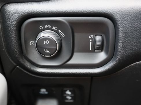 Used 2021 RAM 1500 Big Horn AWD/4WD image 36