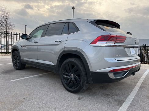 Used 2022 Volkswagen Atlas Cross Sport SE image 5