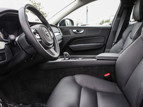 Used 2025 Volvo XC60 B5 Plus image 18