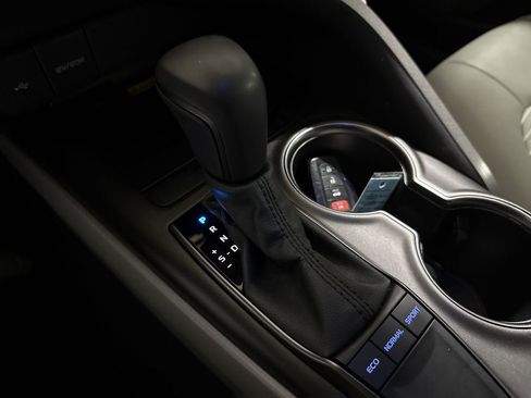 Used 2022 Toyota Camry SE w/ Audio Upgrade Package image 17