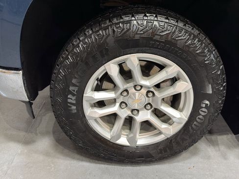 Used 2024 Chevrolet Silverado 1500 LT AWD/4WD image 9