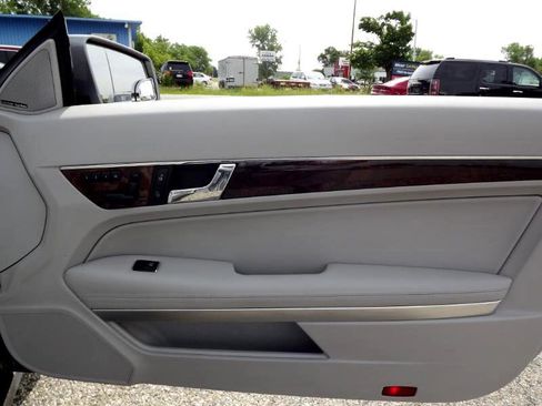 Used 2011 Mercedes-Benz E 350 Cabriolet image 28