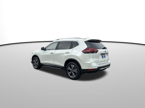 Used 2018 Nissan Rogue SL image 3