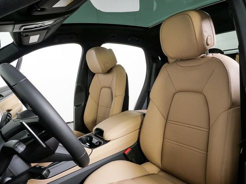 New 2026 Porsche Cayenne AWD image 5