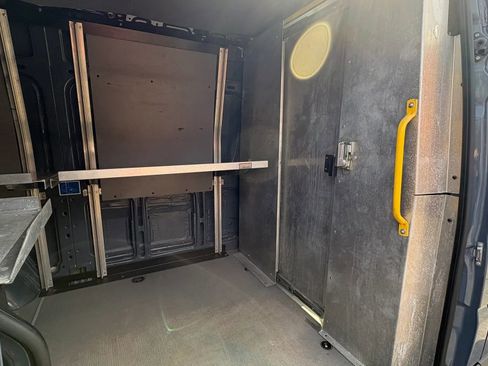 Used 2018 Mercedes-Benz Sprinter 2500 image 28