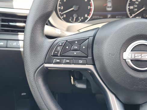 Used 2025 Nissan Altima 2.5 SV FWD image 27