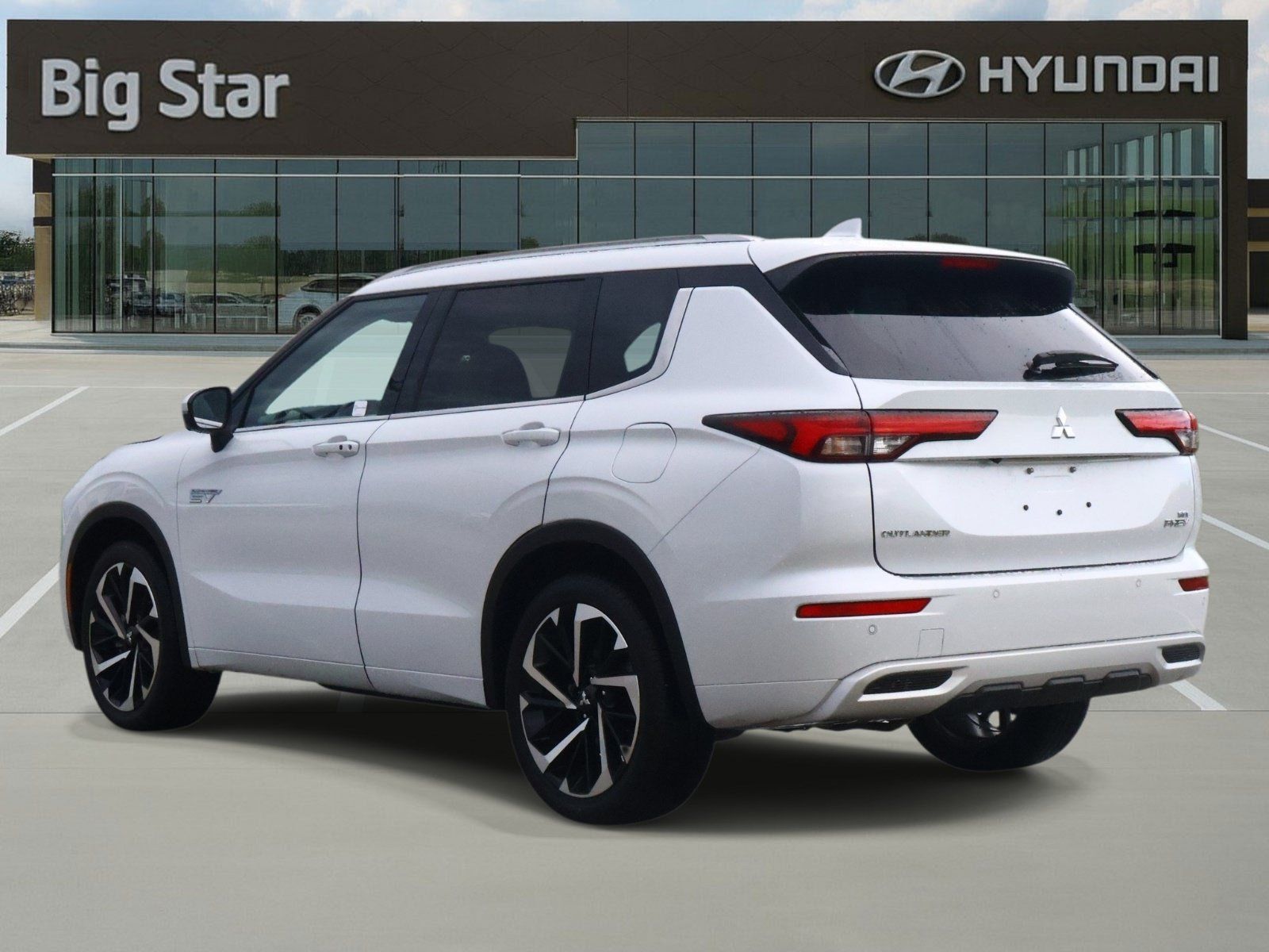 Used 2025 Mitsubishi Outlander SEL AWD/4WD image 3